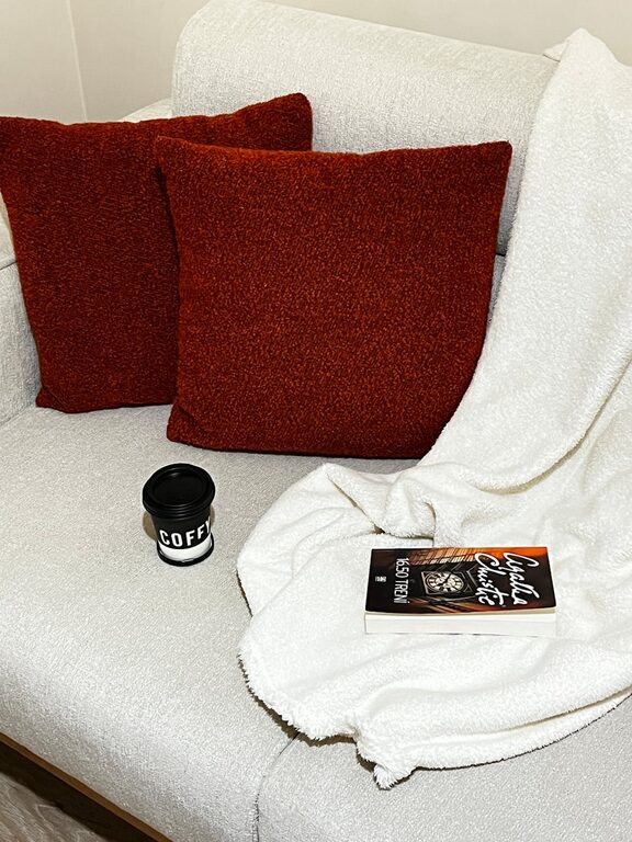 Tips for Creating a Cozy and Inviting Reading Nook in Your Home